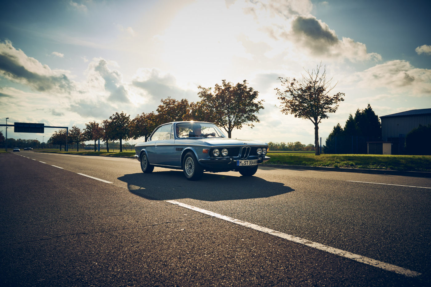 Auto im Sonnenuntergang